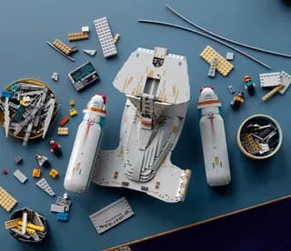 Star Trek: U. S.S. Enterprise NCC-1701-D LEGO-set afbeelding 17