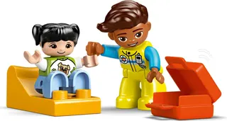 Ambulance met chauffeur LEGO-set afbeelding 2