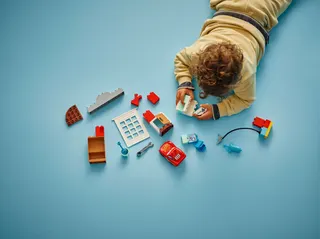 McQueens bezoek aan Docs garage LEGO-set afbeelding 4