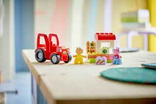 Tractor en marktkraam LEGO-set afbeelding 7