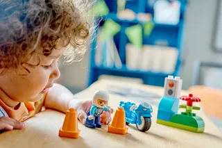 Blauwe politiemotor LEGO-set afbeelding 6