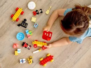 Mickey & Minnie Verjaardagstrein LEGO-set afbeelding 11
