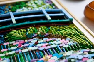Claude Monet - Brug over een vijver met waterlelies LEGO-set afbeelding 5