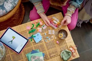 Parfumfles met bloemen LEGO-set afbeelding 2
