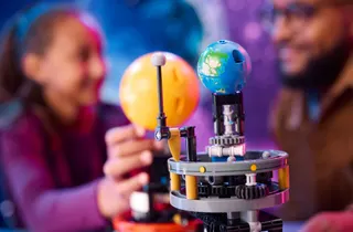 De aarde en de maan in beweging LEGO-set afbeelding 6