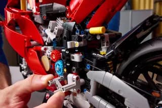 Ducati Panigale V4 S motor LEGO-set afbeelding 4