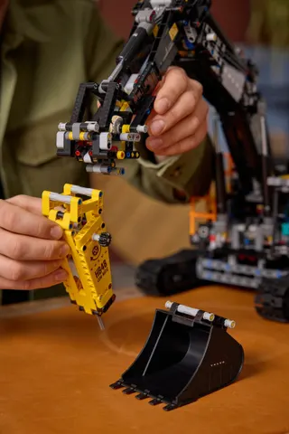 Volvo EC500 Hybrid graafmachine LEGO-set afbeelding 4