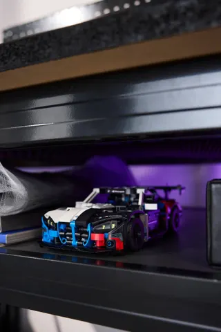 BMW M4 GT3 EVO Race Car LEGO-set afbeelding 7