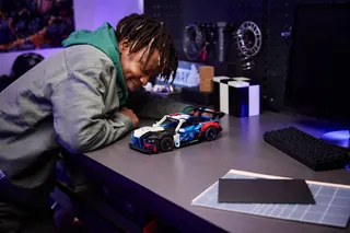 BMW M4 GT3 EVO Race Car LEGO-set afbeelding 8