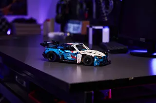 BMW M4 GT3 EVO Race Car LEGO-set afbeelding 9