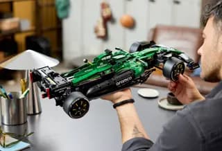 Aston Martin Aramco AMR25 F1 auto LEGO-set afbeelding 16