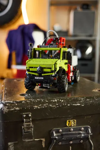 Mercedes-Benz Unimog U 5023 met kraan LEGO-set afbeelding 12