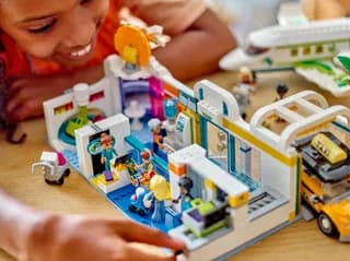 Heartlake City Airport and Airplane LEGO-set afbeelding 9