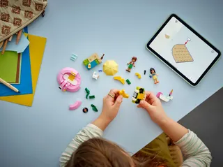 Zwembadfeestje met flamingo en eenhoorn LEGO-set afbeelding 4