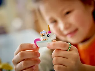 Zwembadfeestje met flamingo en eenhoorn LEGO-set afbeelding 7
