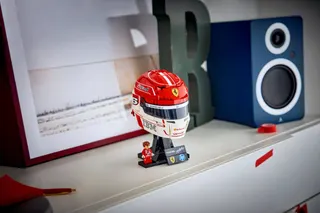 Scuderia Ferrari HP helm van Charles Leclerc LEGO-set afbeelding 11