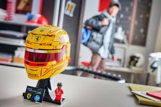 Scuderia Ferrari HP helm van Lewis Hamilton LEGO-set afbeelding 10