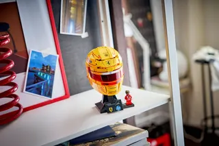 Scuderia Ferrari HP helm van Lewis Hamilton LEGO-set afbeelding 11