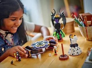 De jurken van Maleficent en Cruella De Vil LEGO-set afbeelding 2