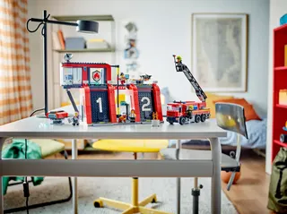 Brandweerkazerne en brandweerauto LEGO-set afbeelding 10