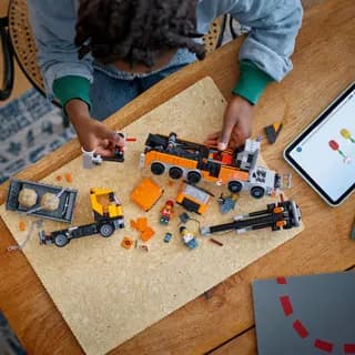 Zware sleepwagen met kraan LEGO-set afbeelding 6