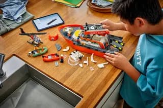 Kustwacht reddingsboot met helikopter LEGO-set afbeelding 6
