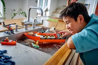 Kustwacht reddingsboot met helikopter LEGO-set afbeelding 8
