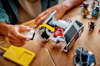 Darth Vader’s TIE Fighter LEGO-set afbeelding 11
