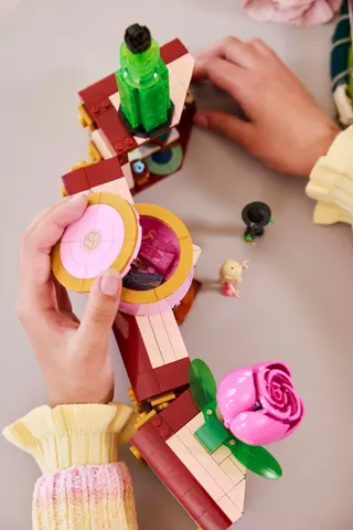 Glinda & Elphaba's Dormitory LEGO-set afbeelding 8