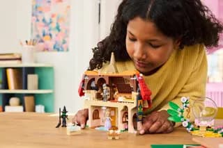 Glinda en Elphaba bezoeken Munchkinland LEGO-set afbeelding 7