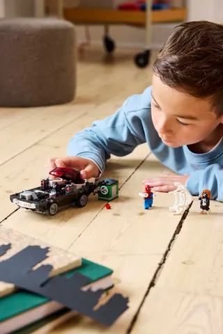 Spider-Man vs. Venoms klassieke auto LEGO-set afbeelding 7