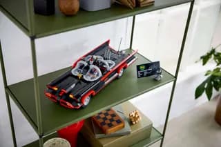 Batman: de klassieke tv-serie Batmobile LEGO-set afbeelding 3