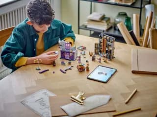 Ollivanders & Madam Malkin’s Robes LEGO-set afbeelding 3