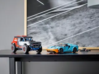 Ford GT Heritage Edition and Bronco R LEGO-set afbeelding 9