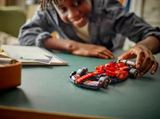 Ferrari SF-24 F1 racewagen LEGO-set afbeelding 8