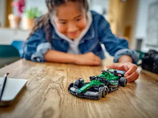 Aston Martin Aramco F1 AMR24 racewagen LEGO-set afbeelding 5
