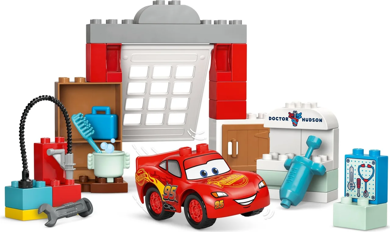 McQueens bezoek aan Docs garage LEGO-set afbeelding 2