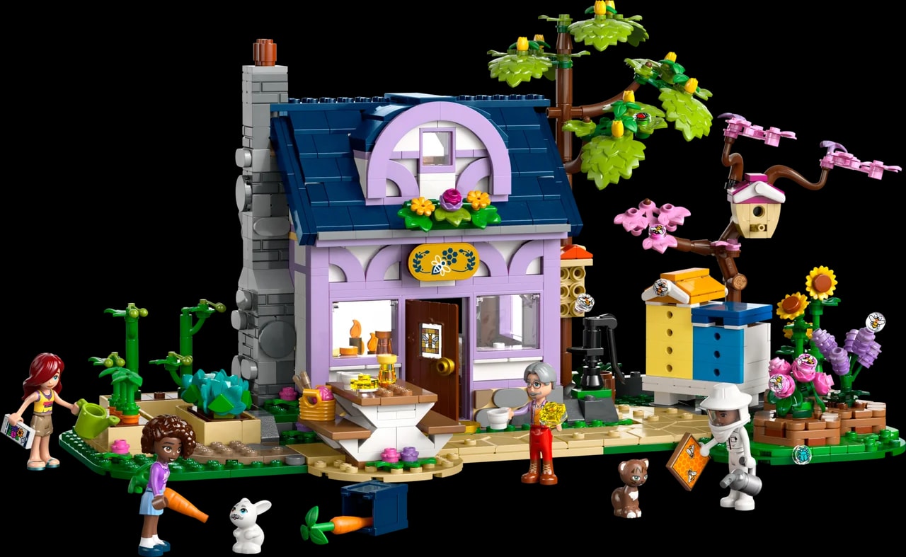 Beekeepers' House and Flower Garden LEGO-set