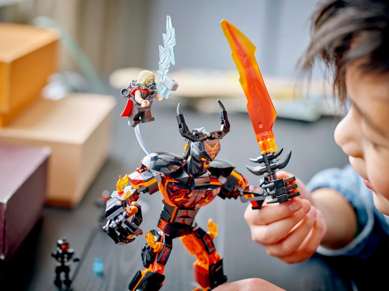 Thor vs. Surtur Construction Figure LEGO-set afbeelding 2