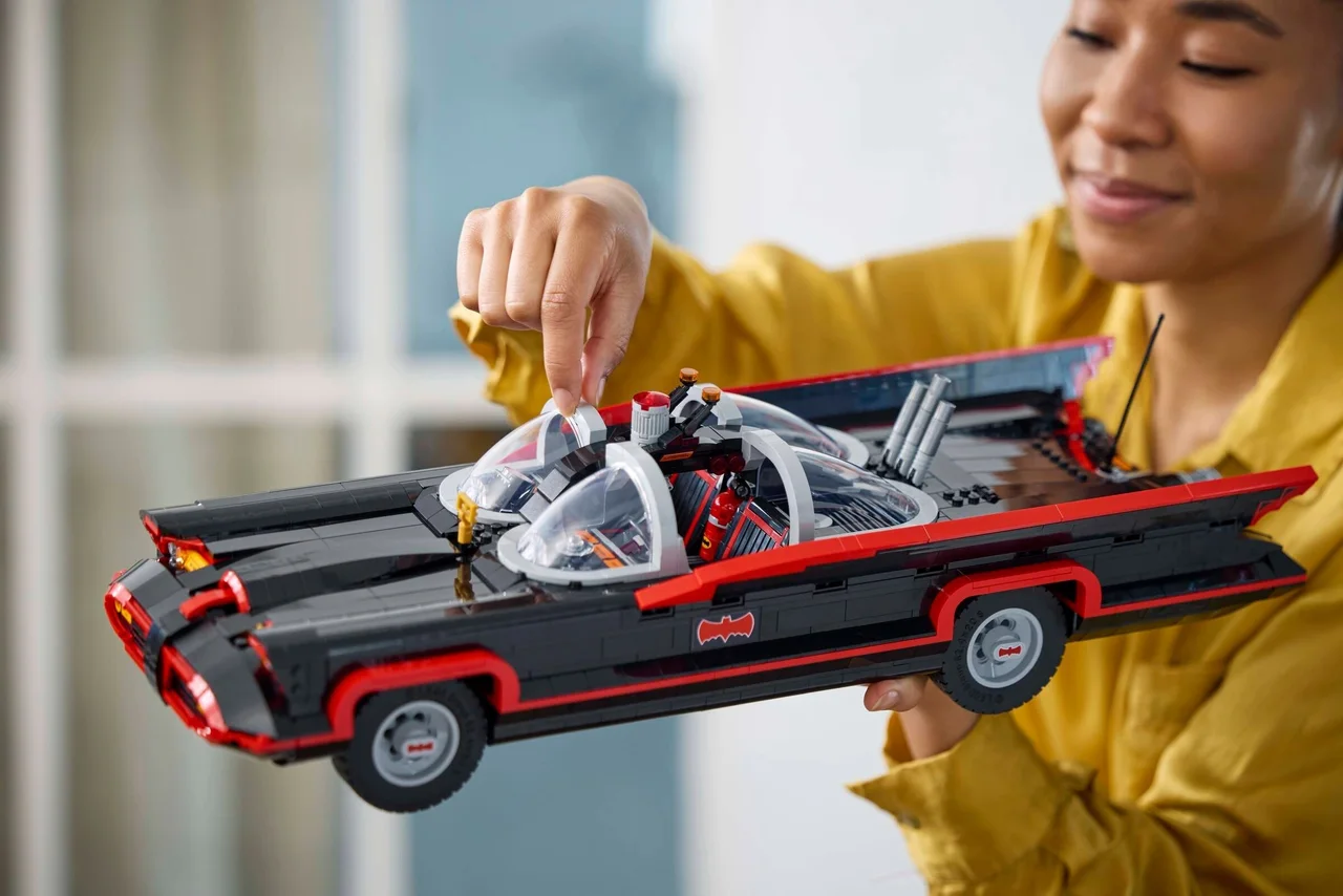 Batman: de klassieke tv-serie Batmobile LEGO-set afbeelding 2